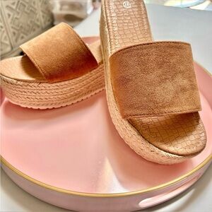 New In Box Never Worn Size 8 Women’s Wedge